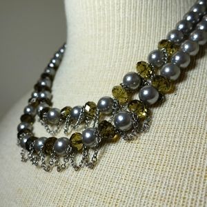 Elegant Pearl necklace with chain choker